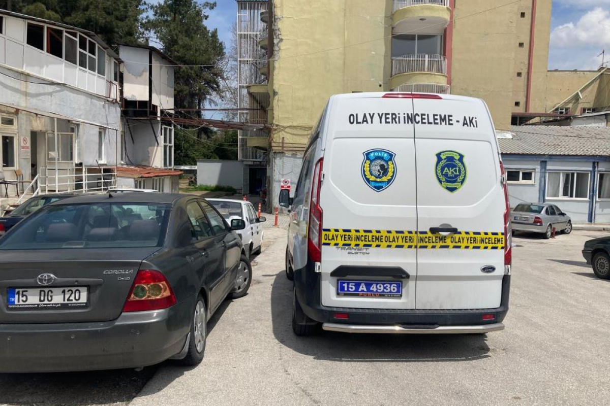 Balıkesir’in Edremit ilçesinde ailesinin sabah uyandıklarında hareketsiz yatarken bulduğu şahıs, kaldırıldığı hastanede kurtarılamadı.