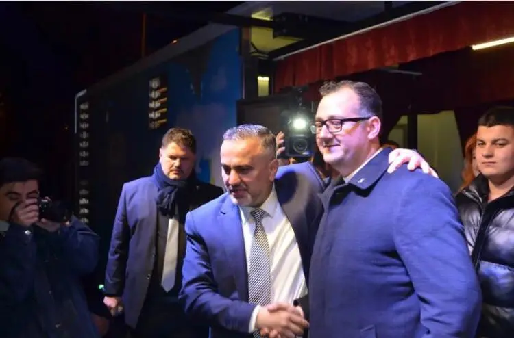 Serdar Aksu seçimlere iki gün kala İyi Parti'den Ak Parti'ye geçti.