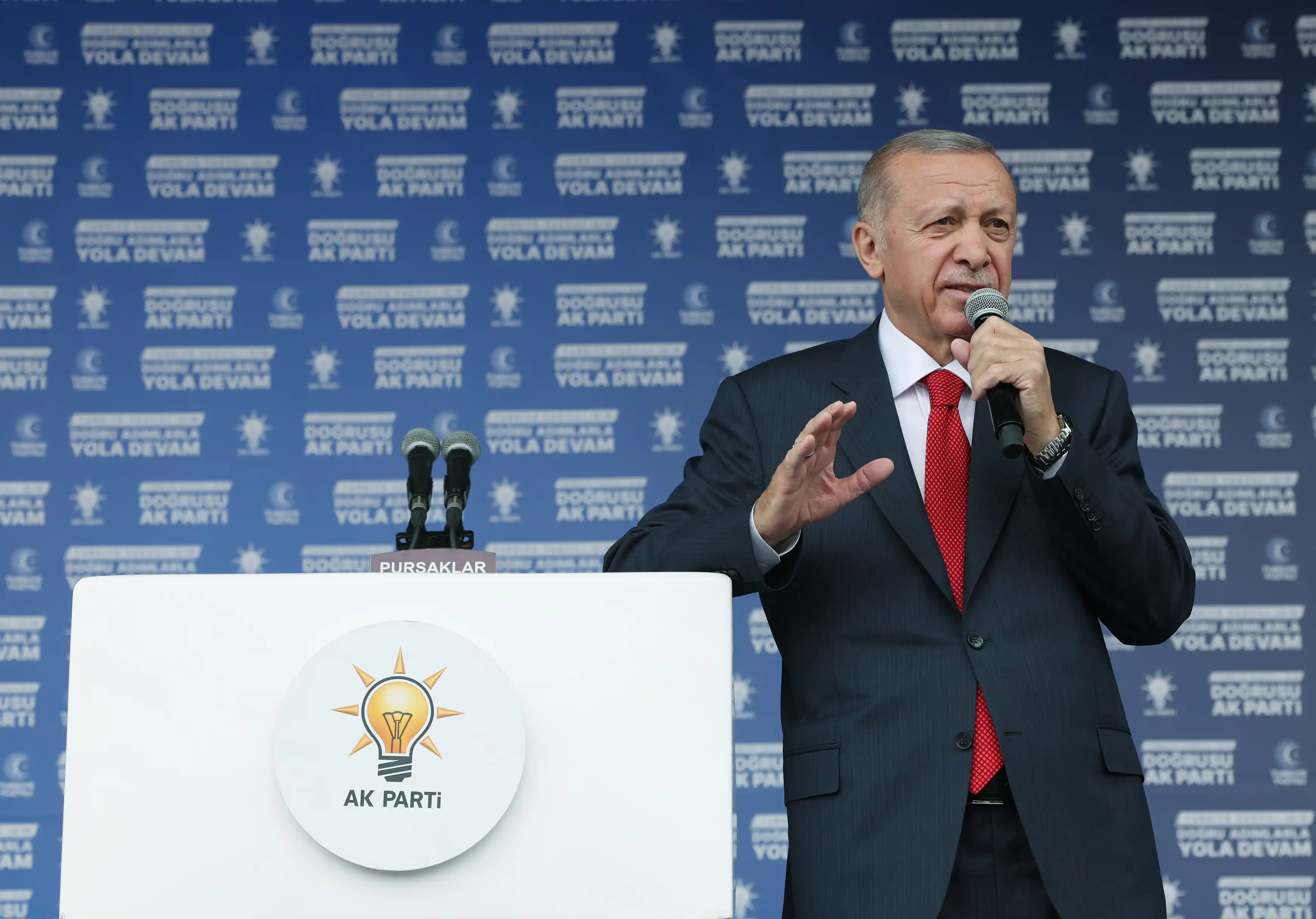 Memleket Partisi lideri Muharrem İnce'nin adaylıktan çekildiğini Ankara mitingi sırasında öğrenen Cumhurbaşkanı Recep Tayyip Erdoğan, "Keşke bu yarış sonuna kadar böyle devam etseydi." dedi.