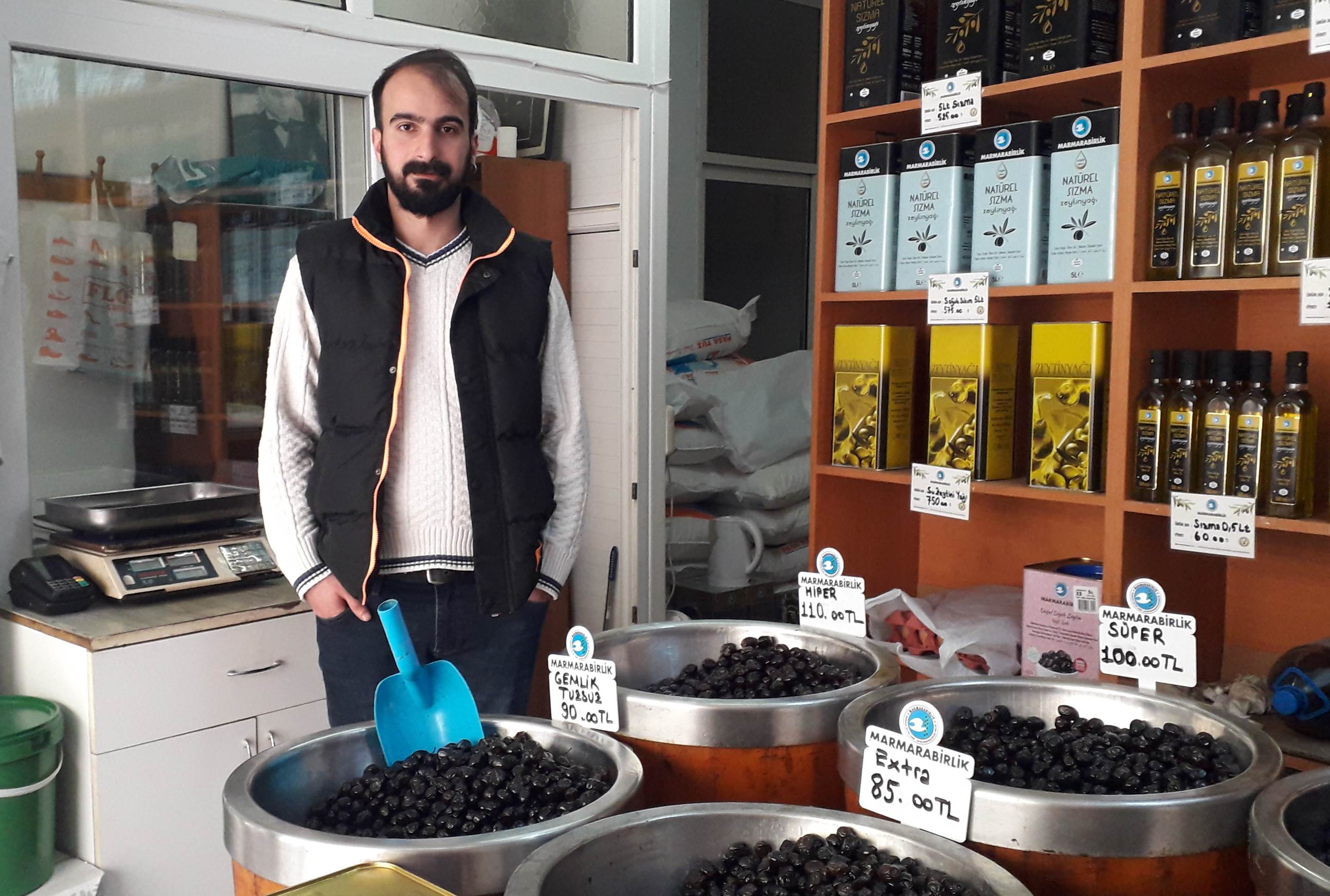 Çallı; "Et kıyma ve peynir gibi önemli gıda maddeleri yanında fiyatı daha ucuz olan natürel sızma zeytinyağların sahteleri çarşı ve pazarda ve internetten giderek geniş bir alanda satılmaya başlandı"