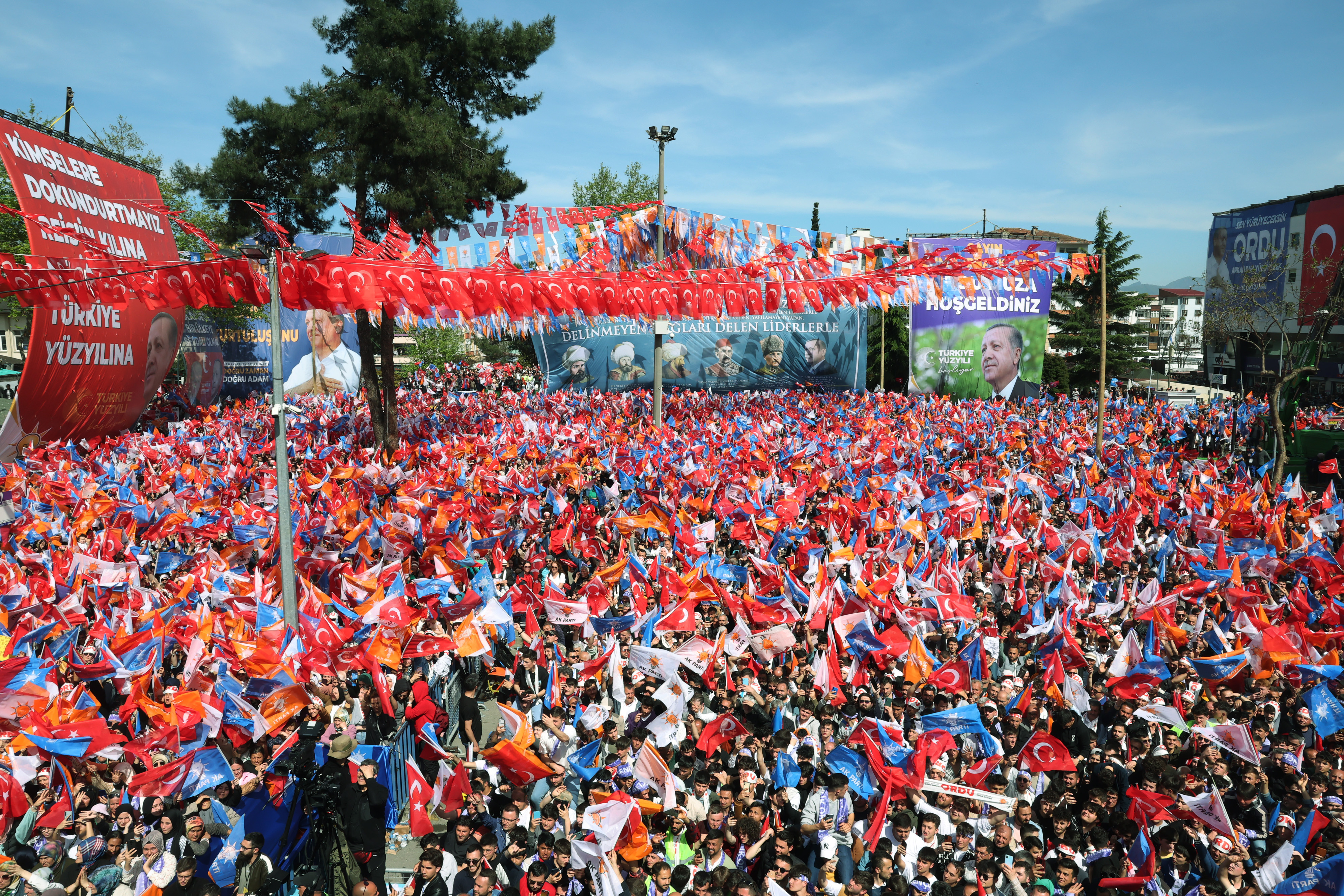 Cumhurbaşkanı Recep Tayyip Erdoğan, Samsun’da 120 bin kişiye hitap ettiğini açıklayarak, “Milli Mücadele'ye öncülük eden Samsun, Türkiye Yüzyılı'nın da sancaktarı olacaktır” dedi.