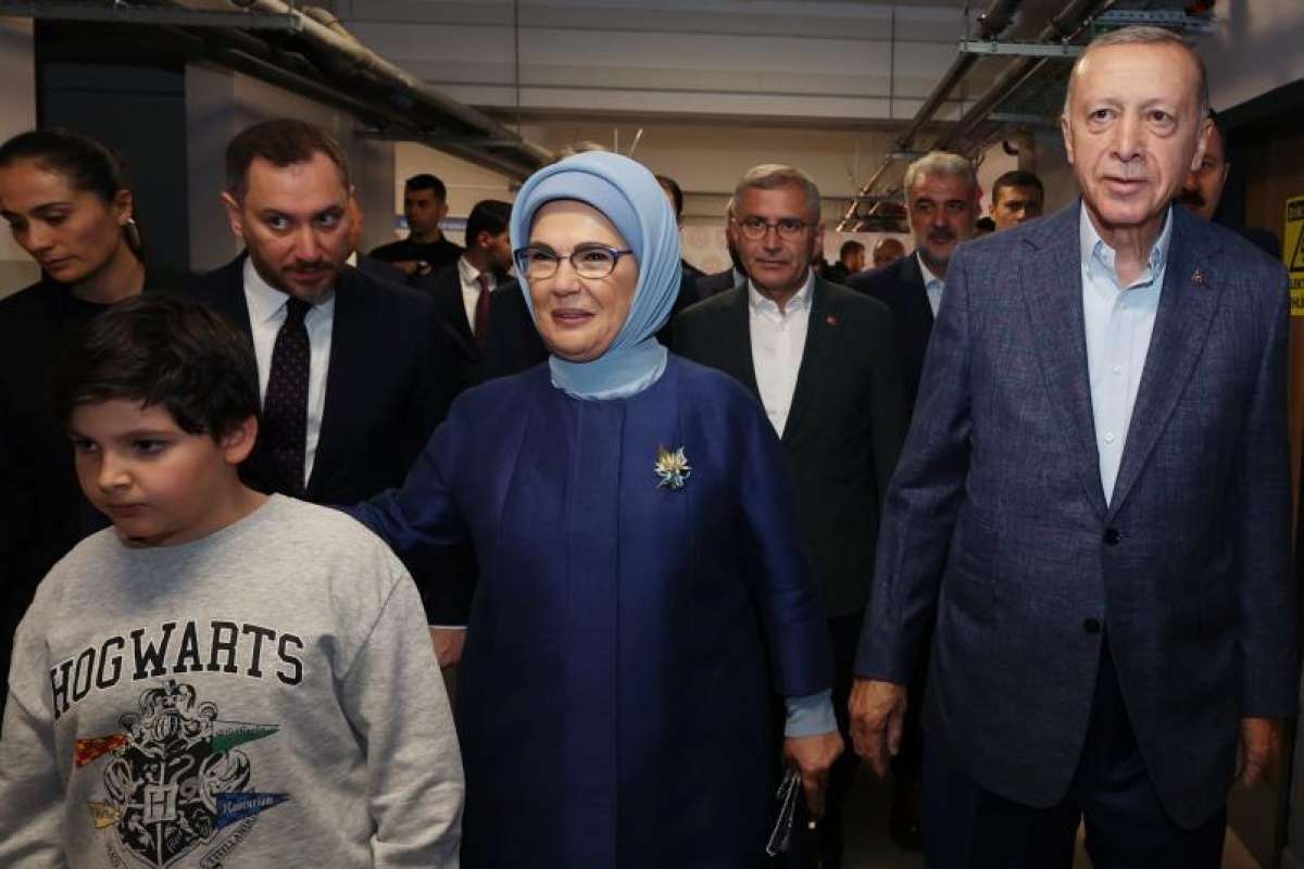 Cumhurbaşkanı Recep Tayyip Erdoğan, oyunu eşi Emine Erdoğan