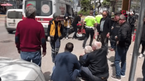 Balıkesir'in Bandırma ilçesinde yaşanan motosiklet sürücüsünün yaralandığı tek taraflı trafik kazası güvenlik kameralarına yansıdı.