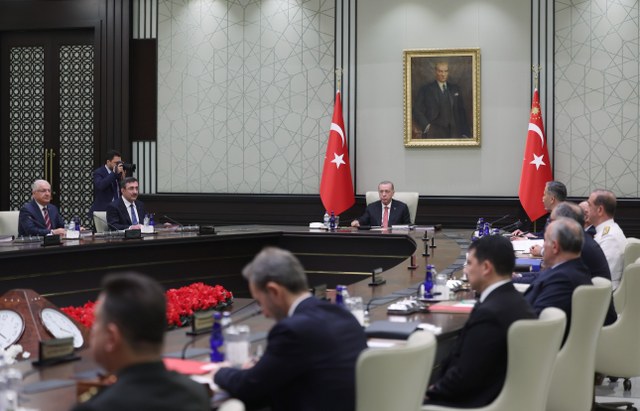 Milli Güvenlik Kurulu (MGK), 28 Mayıs’ta yapılan cumhurbaşkanı seçiminin ardından, Cumhurbaşkanı Recep Tayyip Erdoğan başkanlığında yeni üyeleriyle ilk kez toplandı. Toplantı Beştepe'de başladı.