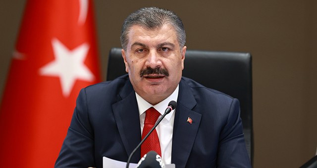 Sağlık Bakanı Fahrettin Koca, "İçişleri Bakanlığımız ile birlikte bir hazırlığımız var. Tamamlanmak üzere olan bir çalışma yapıyoruz. Bu çalışma; beyaz kod öncesi bir ara uyarı ve ön haber sistemi" dedi.