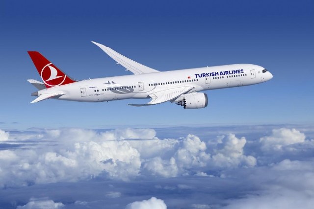 Türk Hava Yolları'nın TK003 sefer sayılı New York- İstanbul uçağı, bir çocuğun havada bilincini kaybetmesi sonucu Macaristan'ın başkenti Budapeşte'ye acil iniş yaptı. Macar basını, acil müdahale edilen çocuğun kurtarılamadığını duyurdu.