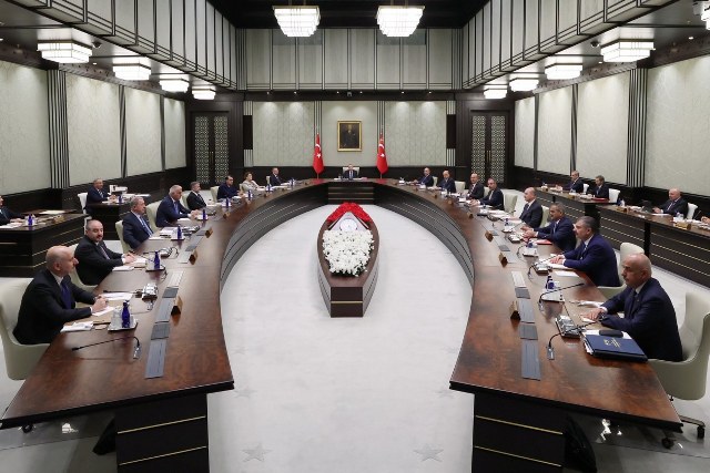 Cumhurbaşkanı ve AKP Genel Başkanı Tayyip Erdoğan önce yemin edecek sonra kabineyi açıklayacak. Bu akşam açıklanması beklenen yeni kabinede öne çıkan isimler var.