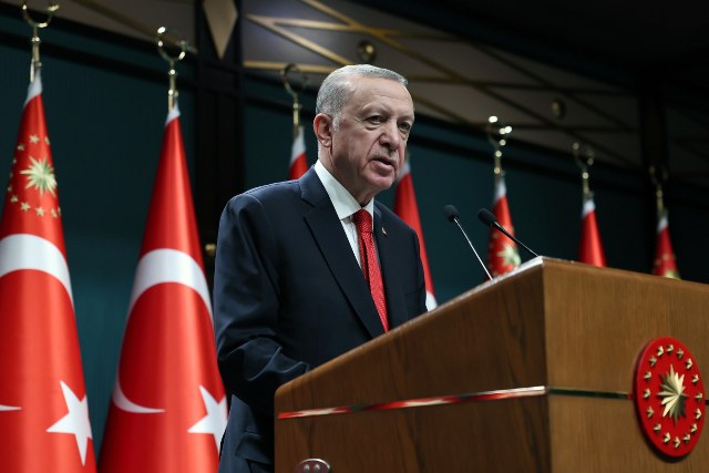 Ankara'nın Elmadağ ilçesindeki Makine ve Kimya Endüstrisi Kurumu (MKE) Roket ve Patlayıcı Madde Fabrikası'nda patlama sonrası yangın çıktı ve 5 işçi şehit oldu. Cumhurbaşkanı Erdoğan Bakan Güler'e olayla ilgili tahkikat başlatılması talimatını verdi. ASGARİ ÜCRET