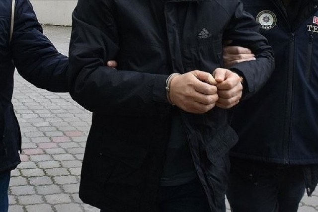 Fetullahçı Terör Örgütü'nün (FETÖ/PDY) Türk Silahlı Kuvvetleri (TSK) içerisindeki yapılanmasına yönelik olarak İzmir merkezli 9 ilde gerçekleştirilen soruşturma kapsamında, 23 şüphelinin yakalanması için operasyon başlatıldı.