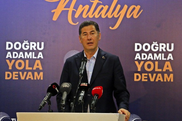 Sinan Oğan, Cumhurbaşkanı Erdoğan’ın açıkladığı yeni kabine sonrasında Twitter hesabından yaptığı paylaşımla “Yeni kabine makam pazarlığı yapmadığımızı gösterdi” dedi.