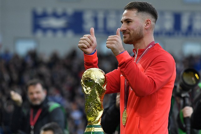 İngiltere Premier Lig ekiplerinden Liverpool, Brighton & Hove Albion'da forma giyen Arjantinli futbolcu Alexis Mac Allister ile anlaştığını duyurdu.