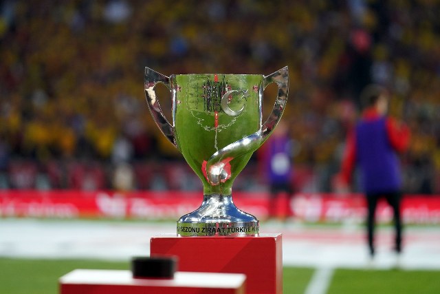Ziraat Türkiye Kupası’nda 2022-2023 sezonu şampiyonu yarın belli olacak. Fenerbahçe ile Medipol Başakşehir arasında Gürsel Aksel Stadyumu’nda oynanacak maç sonucunda kupa sahibini bulacak.