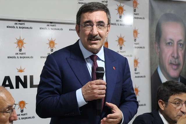 Cumhurbaşkanı Yardımcısı Cevdet Yılmaz memleketi Bingöl'de gerçekleştirdiği ziyaret sırasında açıklamalarda bulundu. emekli