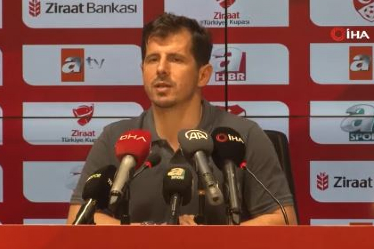 Medipol Başakşehir Teknik Direktörü Emre Belözoğlu, basın toplantısında Fenerbahçe'yi tebrik ederek, "Fenerbahçe finali kazanmayı hak eden taraf oldu" dedi ve takımdan ayrılacağına yönelik haberleri yanıtladı.