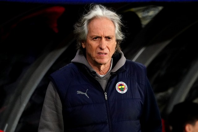 Fenerbahçe, Teknik Direktör Jorge Jesus'un sözleşmesinin sona erdiğini ve yolların ayrıldığını sosyal medyadan yayımladığı teşekkür mesajıyla açıkladı.