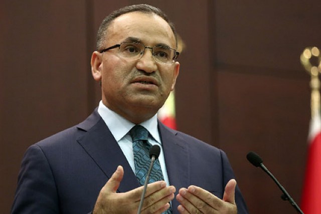 AK Parti TBMM Başkanlık Divanı üyelerini belirledi. TBMM Başkanvekili Bekir Bozdağ oldu.
