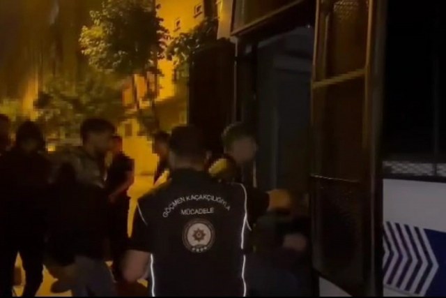 Bandırma ilçesinde, Türkiye'ye yasal olmayan yollarla giriş yapan 4 yabancı uyruklu birey yakalandı.