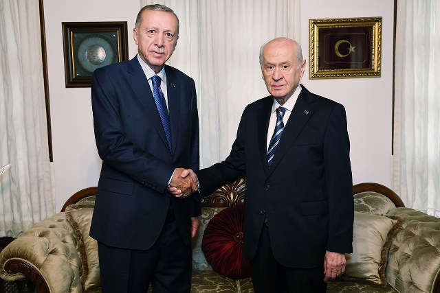 Cumhurbaşkanı Recep Tayyip Erdoğan, MHP Genel Başkanı Devlet Bahçeli’ye ziyaret gerçekleştirdi.
