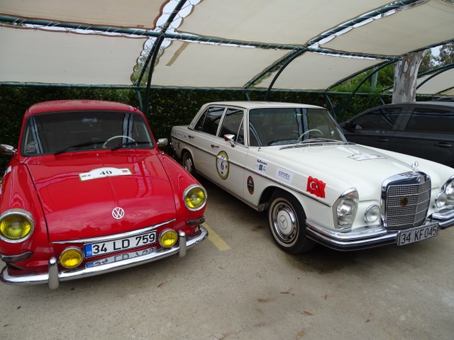 AYVALIK'TA KLASİK OTOMOBİLLER 25. BATI ANADOLU RALLİSİ BAŞLADI