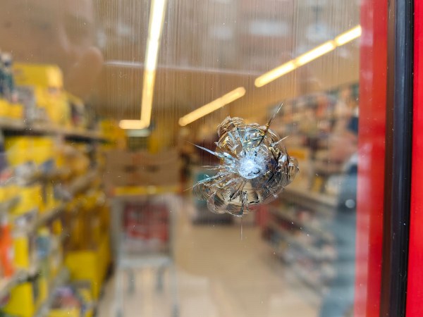 Bursa'nın İnegöl ilçesi Kemalpaşa Mahallesinde markete pompalı tüfekle ateş edildi.
