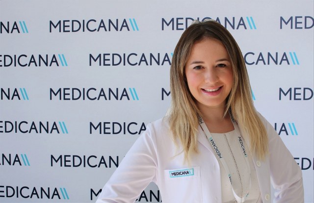 "Güneşin insanları yaşlandırması nedeniyle, en etkili yaşlanmayı önleyici krem güneş koruyucudur" diyen Dermatoloji Uzmanı Dr. Işıl Kamberoğlu Turan güneş kremi seçerken dikkat edilmesi gerekenleri de anlattı.