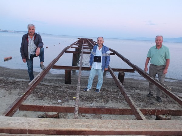 Burhaniye ilçesinde, havaların ısınmasıyla birlikte deniz sezonu açıldı. Ören’deki iskelenin yapılmaması tepkiye neden oldu. İskelenin bir an önce yapılması istendi.