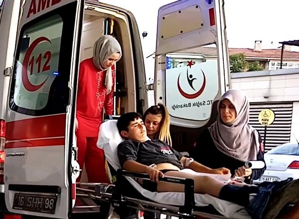 Bursa İnegöl'de kırsal da oyun oynayan 13 yaşındaki çocuğu yılan soktu.