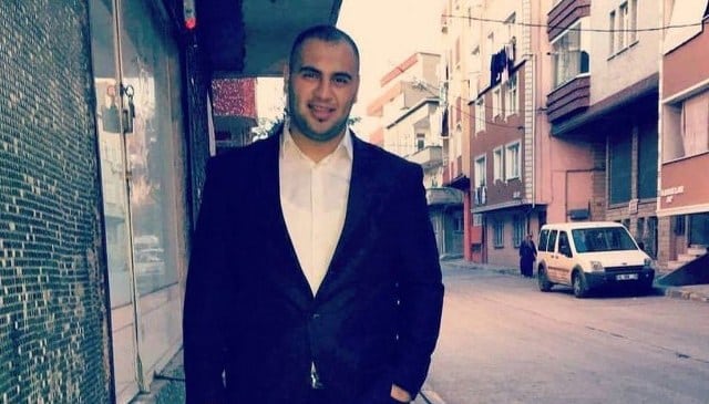 Bağcılar'da annesinin kafasını keserek sokağa atan Ali Sayan'ın yargılandığı davanın görülmesine başlandı. Duruşmada savunma yapan tutuklu sanık Sayan olayı hatırlamadığını söylerken, sanığın babası ve abisi ise şikayetçi olmadıklarını dile getirdi.