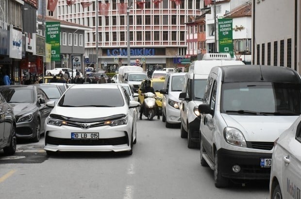 BALIKESİR'DE TRAFİĞE KAYITLI ARAÇ 560 BİN OLDU