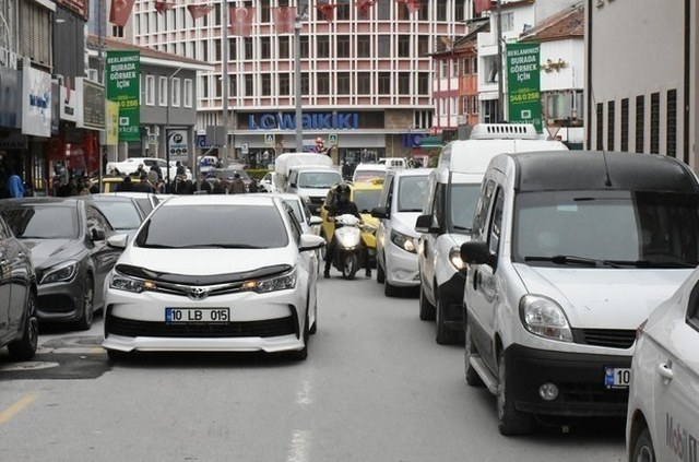 Türkiye genelinde Mayıs ayında 223 bin 541 adet taşıtın trafiğe kaydı yapılırken Balıkesir'de 2023 yılı Mayıs ayında trafiğe kayıtlı araç sayısı 560 bin 359 oldu.