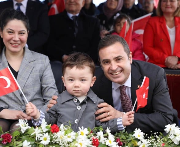 CHP Genel Başkan Yardımcısı Ahmet Akın, eğitim-öğretim yılının sona ermesi ve Yükseköğretim Kurumları Sınavı’nın (YKS) oturumlarının tamamlanmasıyla partili belediyelerin ücretsiz ya da uygun koşullarda kültürel, sportif ve eğitsel etkinlikleri hayata geçirmesi ve hiçbir ayrım yapmadan tüm çocuk ve gençleri saracak hizmetleri sunması yönünde talimat verdi.