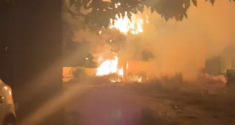 Bandırma'da gece saatlerinde, Eski Çocuk Sarayı arazisinde kimliği belirsiz kişi veya kişiler tarafından yangın çıktı.