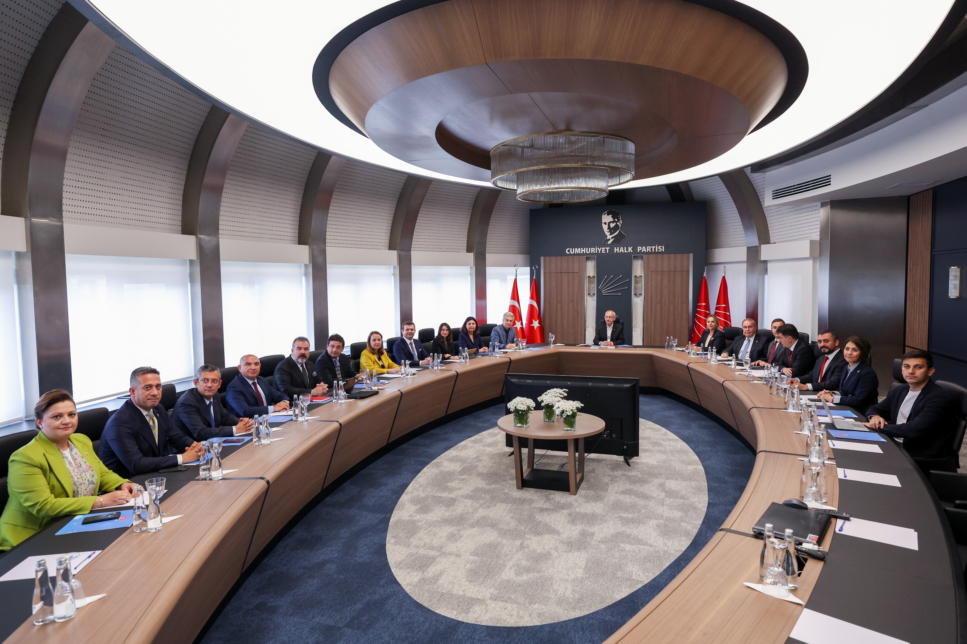 CHP Genel Başkan Yardımcısı ve Parti Sözcüsü Faik Öztrak MYK gündemini kamuoyuyla paylaşıyor.