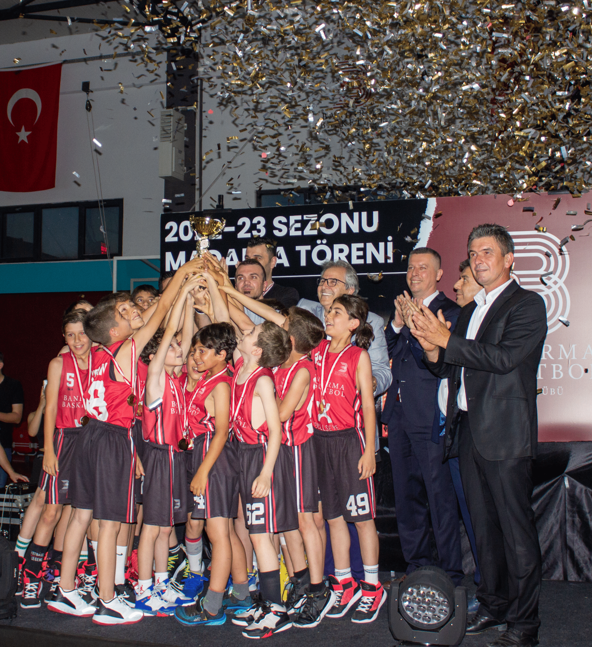 BANDIRMA BASKETBOL SPOR KULÜBÜ U-10 TAKIMI, BALIKESİR GENÇLİK VE SPOR MÜDÜRLÜĞÜ TARAFINCA DÜZENLENEN BALIKESİR BASKETBOL TURNAVISINDA NAMAĞLUP ŞAMPİYON OLDU!