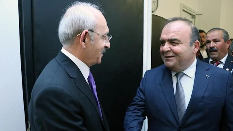 Tokat'ta CHP Erbaa İlçe Başkanı Hayri Kocaoğlu seçimlerde alınan sonuçlar nedeniyle istifa ettiğini duyurdu. Kocaoğlu, “Gelinen durum itibarıyla genel merkezimizde değişimin kaçınılmaz olduğu aşikarken sorumluluk alınmaması üzerine yapacağım bu duyuru ile bir kıvılcım yakmak istedim” ifadelerini kullandı.