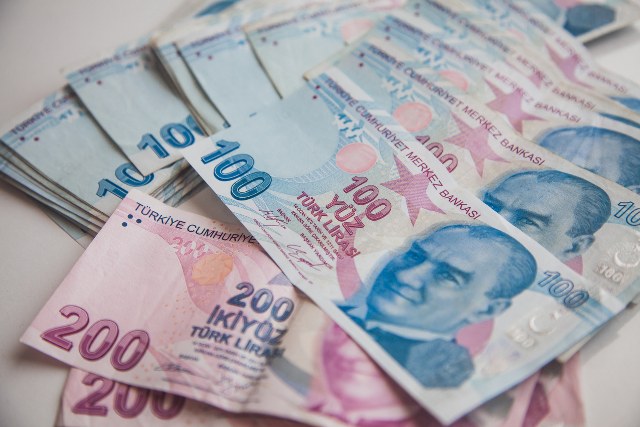 Merakla beklenen asgari ücret temmuz zammının belirlenmesi için sayılı gün kaldı. Asgari Ücret Tespit Komisyonu, yeni kabine açıklandıktan sonra çalışmalarına başlayacak.