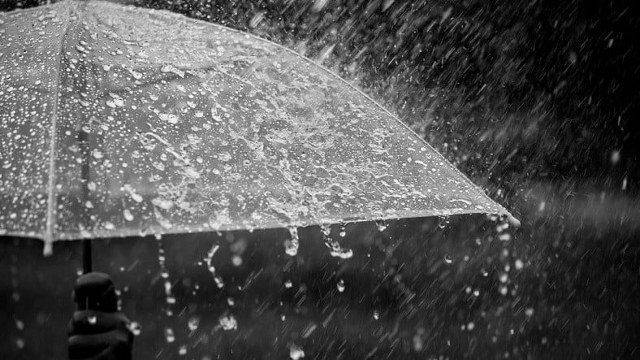 Meteoroloji tarafından yapılan son hava durumu tahminlerine göre, yarın 24 ilde gök gürültülü sağanak yağış bekleniyor. Vatandaşlardan ani sel, su baskını, yıldırım, yerel dolu, ani kuvvetli rüzgar ve kısa süreli fırtına gibi olası risklere karşı dikkatli ve tedbirli olmaları istendi. bandırma balıkesir