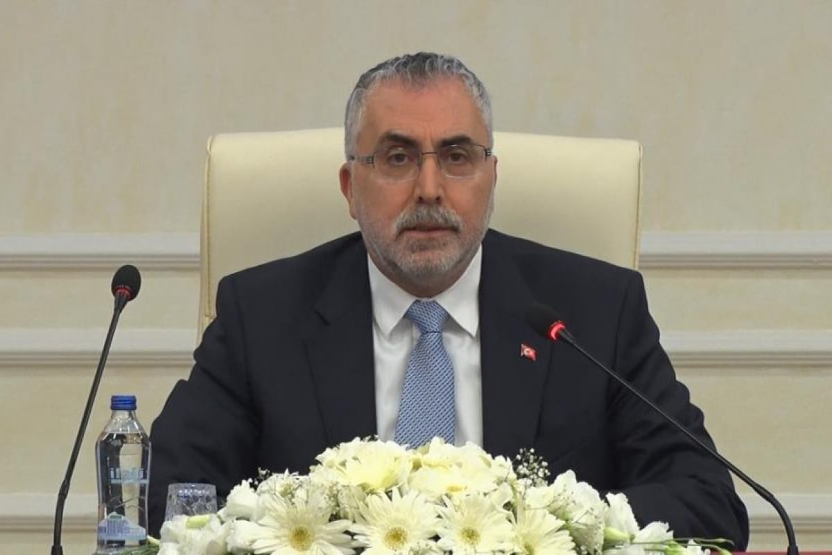 Çalışma ve Sosyal Güvenlik Bakanı Vedat Işıkhan, Toplu Sözleşme görüşmeleri hakkında, “Taraflar ile bir araya geleceğiz. İnşallah görüşmeleri uzlaşmayla sonlandıracağız” ifa