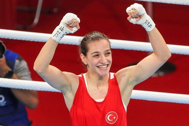 Polonya’da düzenlenen 3. Avrupa Oyunları'nda kadınlar boks 50 kiloda Buse Naz Çakıroğlu altın madalyanın sahibi oldu. Çakıroğlu, finalde Fransız rakibi Wassila Lkhadiri’yi mağlup etti.