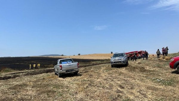 Çanakkale'nin Çan ilçesinde, bir arpa tarlasında meydana gelen yangın, hızlı müdahale sayesinde büyümeden kontrol altına alındı.