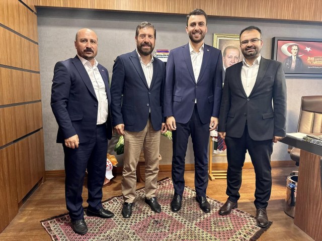 Sındırgı Belediye Başkanı Ekrem Yavaş ve beraberindeki heyet, TBMM