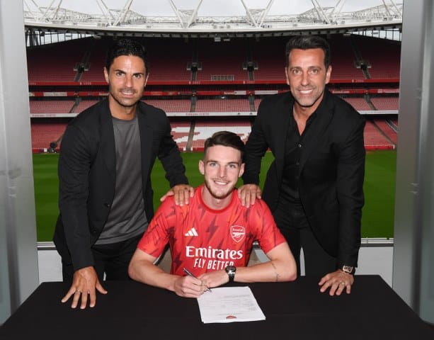 Premier Lig ekibi Arsenal, West Ham United’tan ayrılan 24 yaşındaki İngiliz futbolcu Declan Rice’ı kadrosuna kattığını duyurdu.