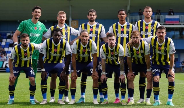 Fenerbahçe, yeni sezon hazırlıklarını Rusya'da sürdürürken, St. Petersburg'da düzenlenen Pari Premier Cup'taki üçüncü maçında Neftçi Bakü'yü Edin Dzeko'nun attığı golle 1-0 mağlup etti.