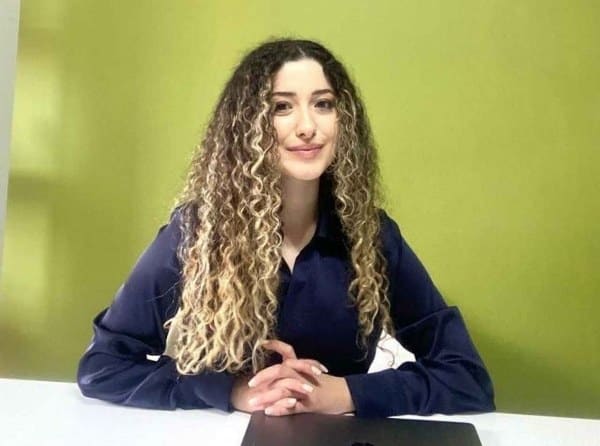 Diyetisyen Cemre Kamalı, herkesin zaman zaman karşılaştığı bir sorun olan ödem problemine dikkat çekerek, "Bedeninizde, ayaklarınızda, bileklerinizde hissettiğiniz şişlik, yüzüğünüzün parmağınızı sıkması gibi durumlar ödemin işaretidir. Tuz tüketiminin fazla olması vücutta ödeme neden olan etmenlerin başında gelmektedir" şeklinde konuştu.