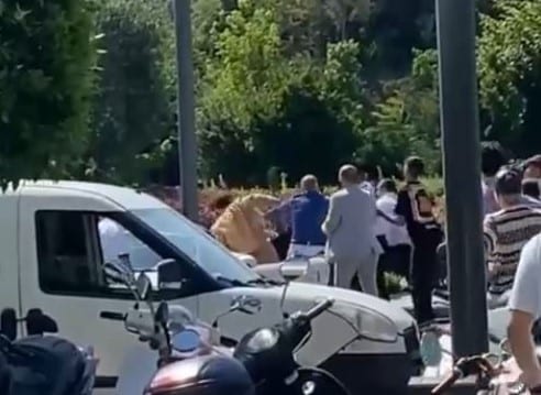 İtalyan şef Danilo Zanna iddiaya göre, Sarıyer'de kendi restoranı önünde işten çıkarılan 2 çalışanı tarafından darp edildi.
