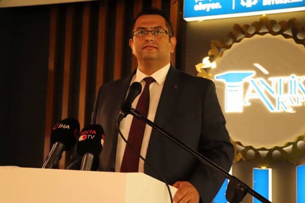 17 Ağustos 1999 depremi öncesinde inşa edilen binalar, belirlenen program çerçevesinde denetimden geçirilecek.Çalışmaların yaklaşık 6 ay süreceğini söyleyen İnşaat Mühendisleri Odası Kocaeli Şube Başkanı Ali Akgün, "Doğru tedavi için doğru teşhis, doğru teşhis için de doğru veriler gerekmektedir. Bizler sahadaki verileri doğru bir şekilde toplayarak sisteme gireceğiz. Bu çalışmalar 12 ilçemizin tamamında aynı anda başlayacaktır" dedi.