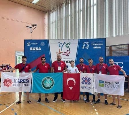 Balıkesir Üniversitesi sporcuları Avrupa Kickboks Şampiyonası'ndan 1 altın, 1 bronz madalya ile döndüler.
