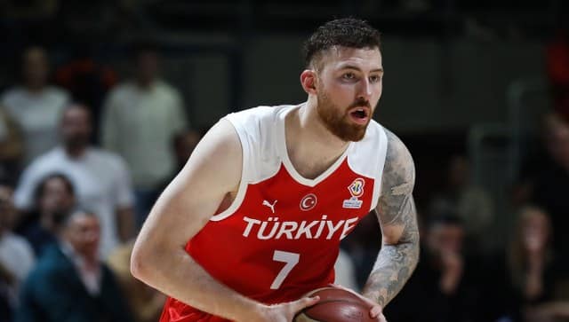 NBA takımlarından Chicago Bulls, milli basketbolcu Onuralp Bitim'i kadrosuna kattığını duyurdu.