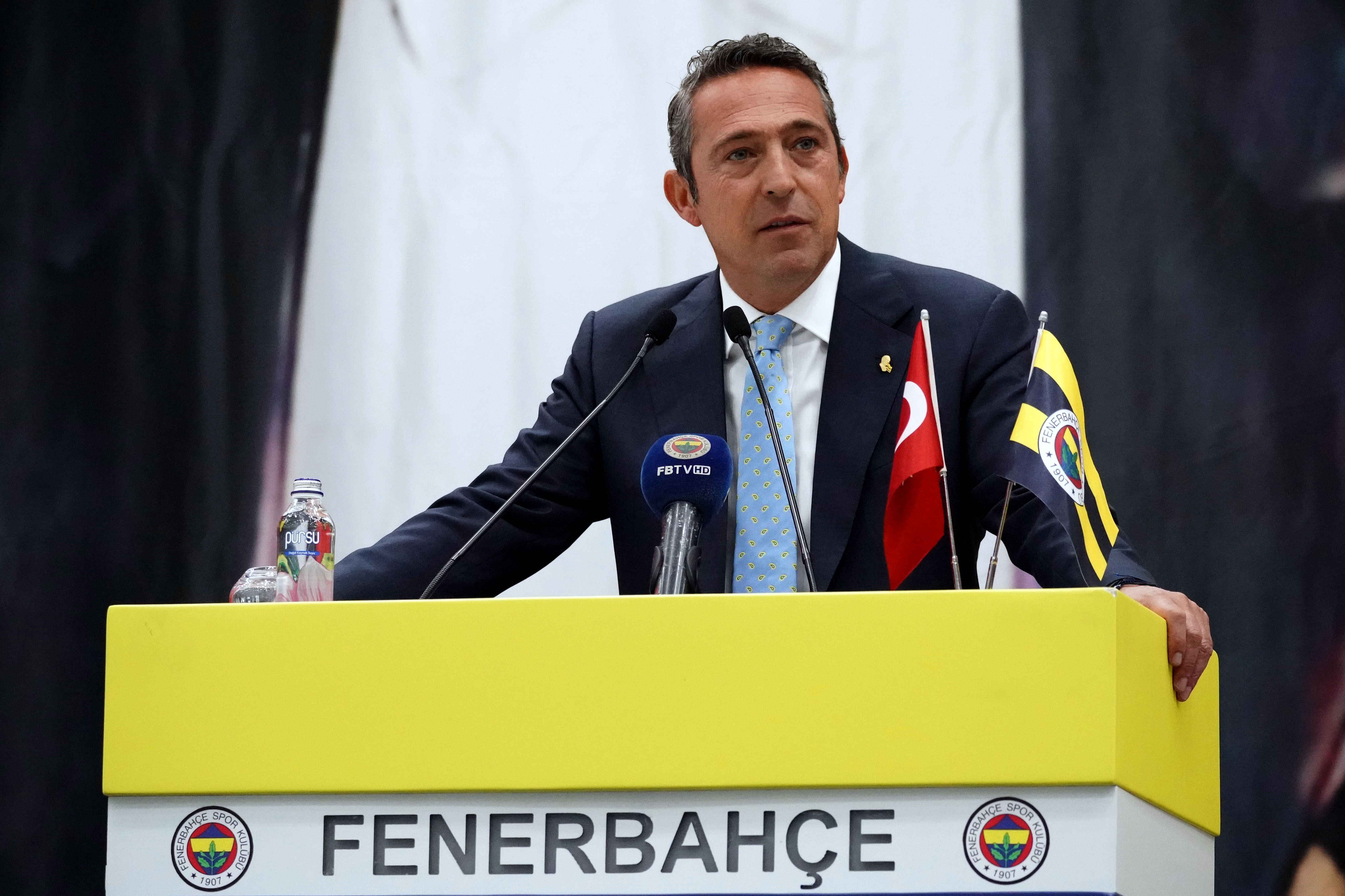 benim için Aziz Yıldırım konusu kapanmıştır. Başkan siz hayatımda karşılaştığım en cesur görünümlü ancak hiçte cesur olmayan bir lidersiniz.