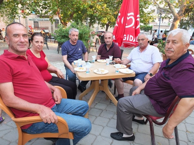Burhaniye ilçesinde, Hacıahmet Mahallesi